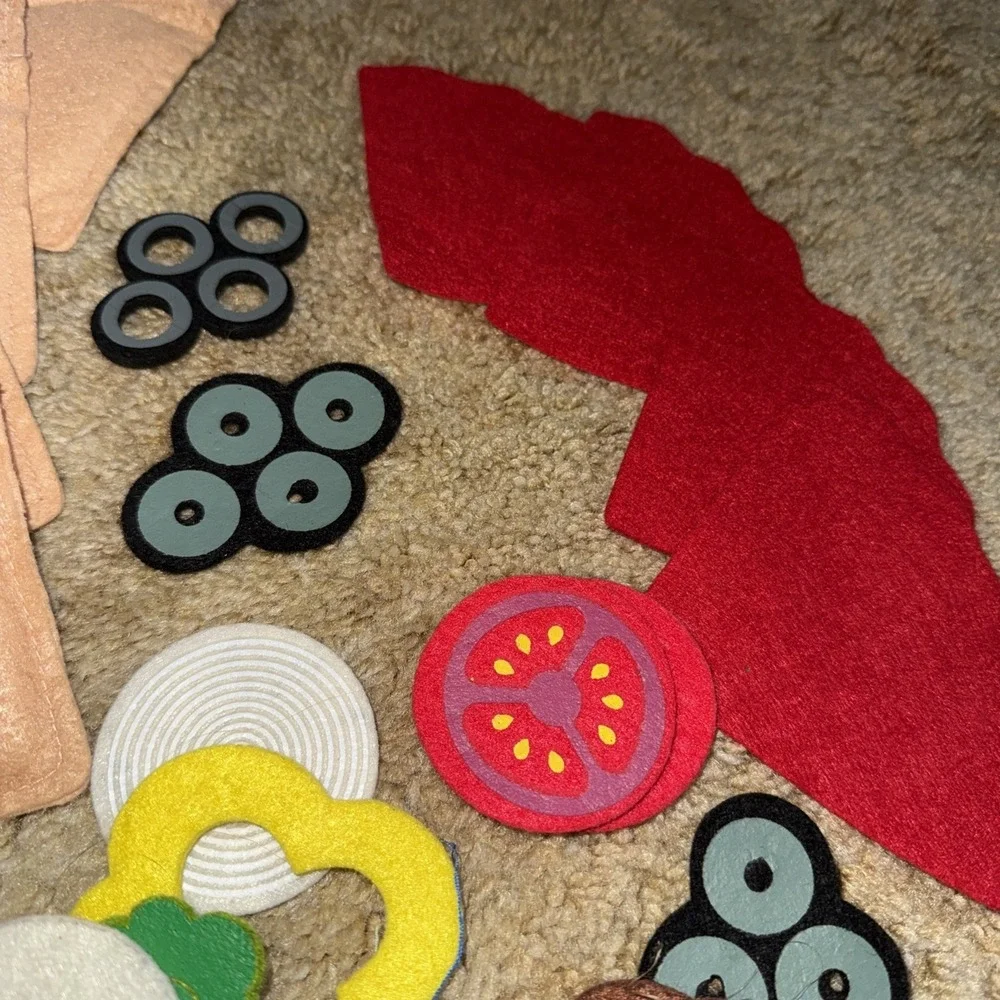 Melissa & Doug Wooden and Felt Pizza Play Set Toddler Toy